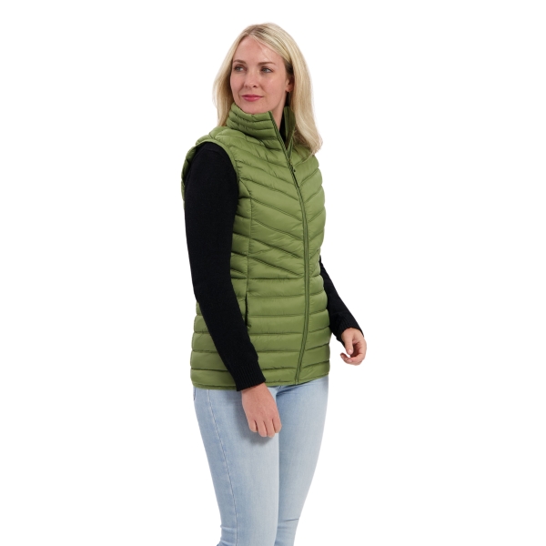 Model met Bodywarmer Soof groen