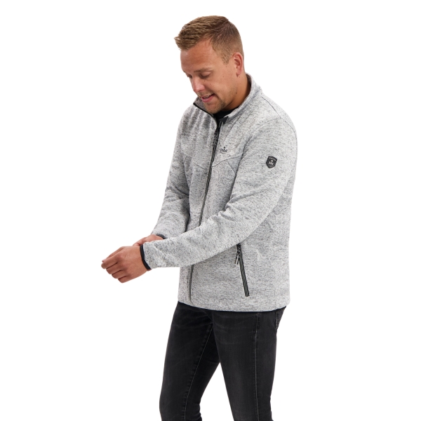 Model met Gebreid vest Toni grijs