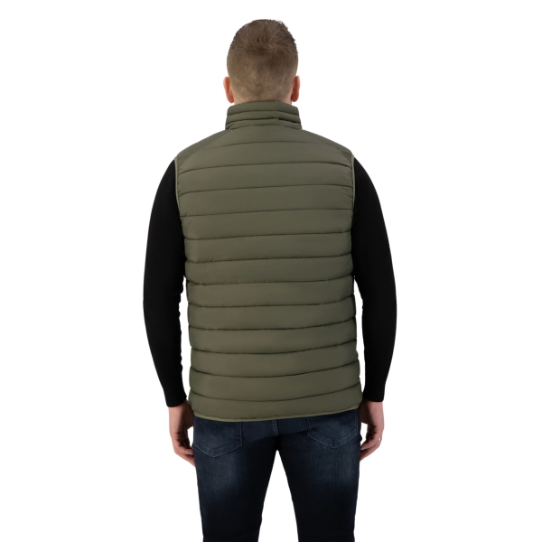 Model met bodywarmer Haldor olijf