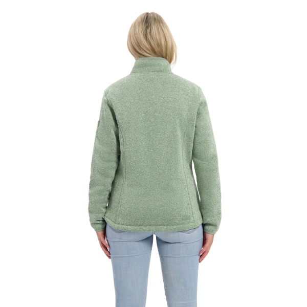 Model met gebreid vest Juul groen