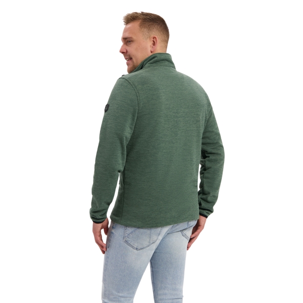 Model met gebreid vest Uri groen