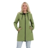 Model met lange softshell jas Faye groen