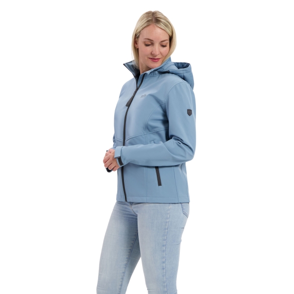 Model met softshell jas Evi