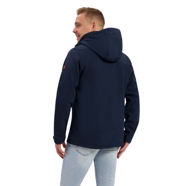 Model met softshell jas Kris navy