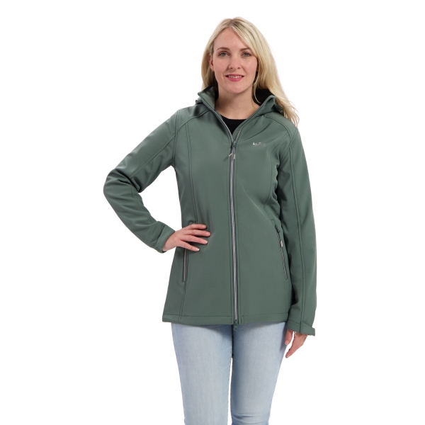 Model met softshell jas Kyra groen