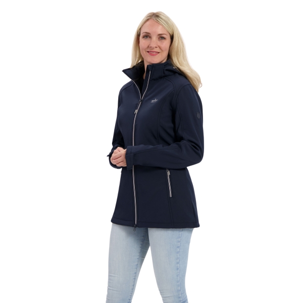 Model met softshell jas Kyra navy